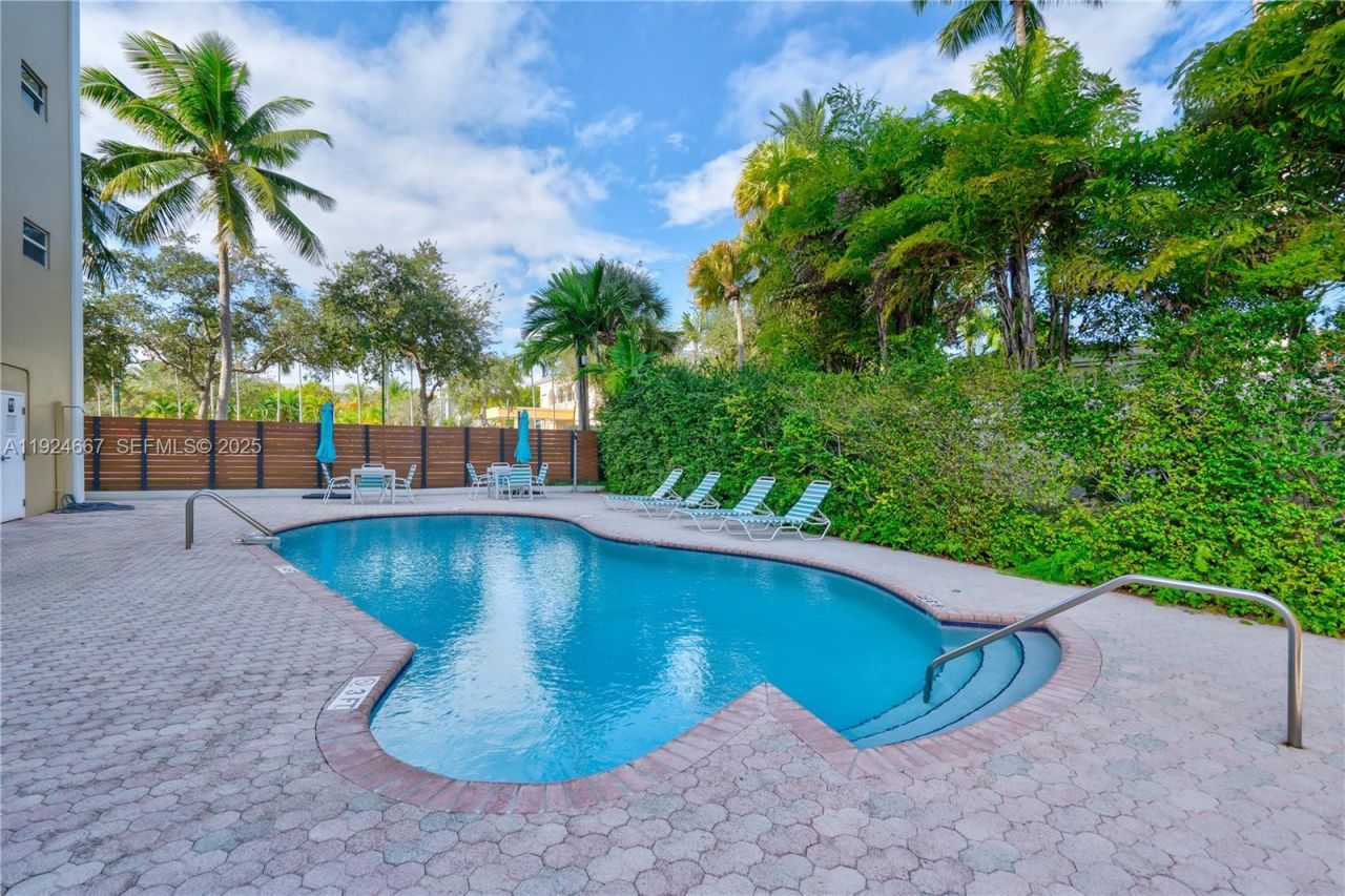 555 Crandon Blvd, Unit 21, Key Biscayne, FL 33149 Photo