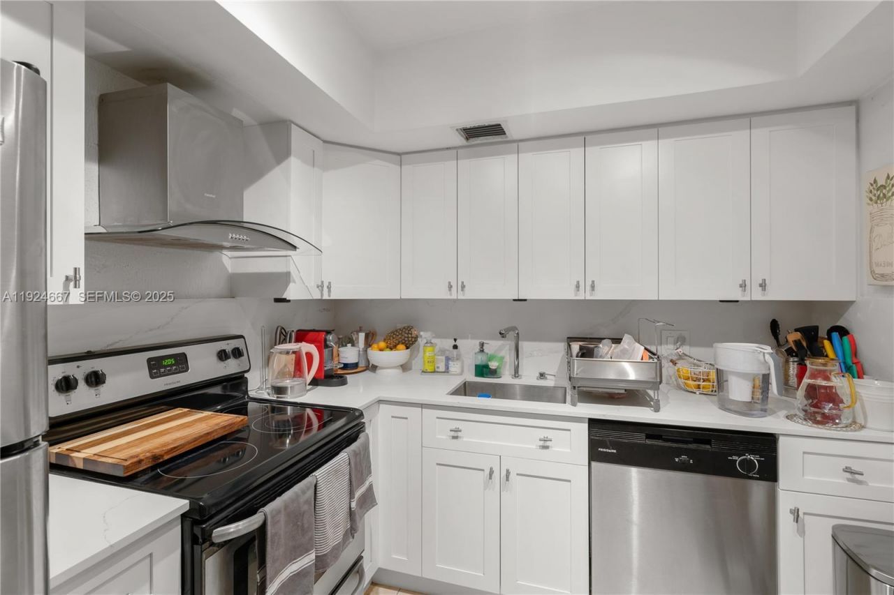 555 Crandon Blvd, Unit 21, Key Biscayne, FL 33149 Photo