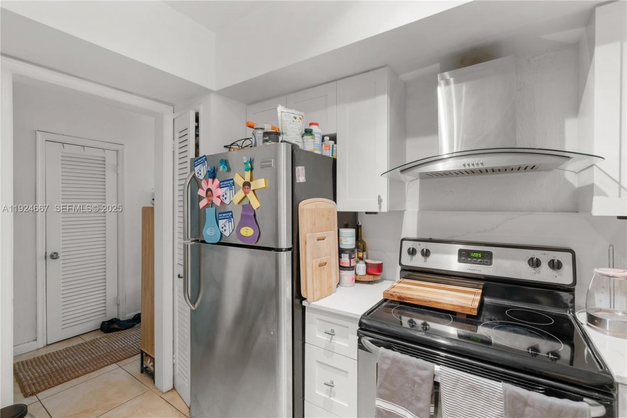 555 Crandon Blvd, Unit 21, Key Biscayne, FL 33149 Photo