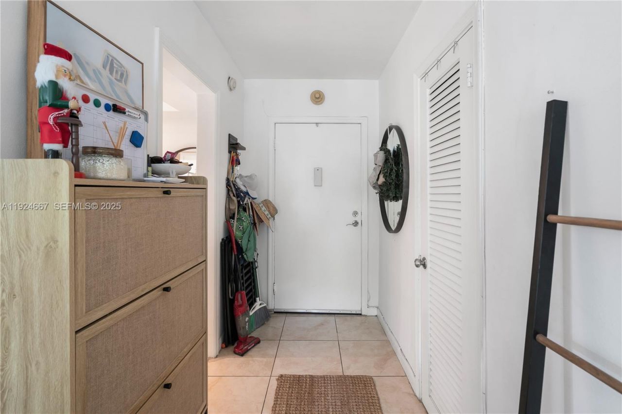 555 Crandon Blvd, Unit 21, Key Biscayne, FL 33149 Photo