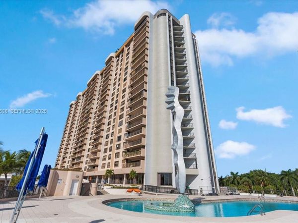 1800 NE 114th St, Unit PH05, Miami, FL 33181