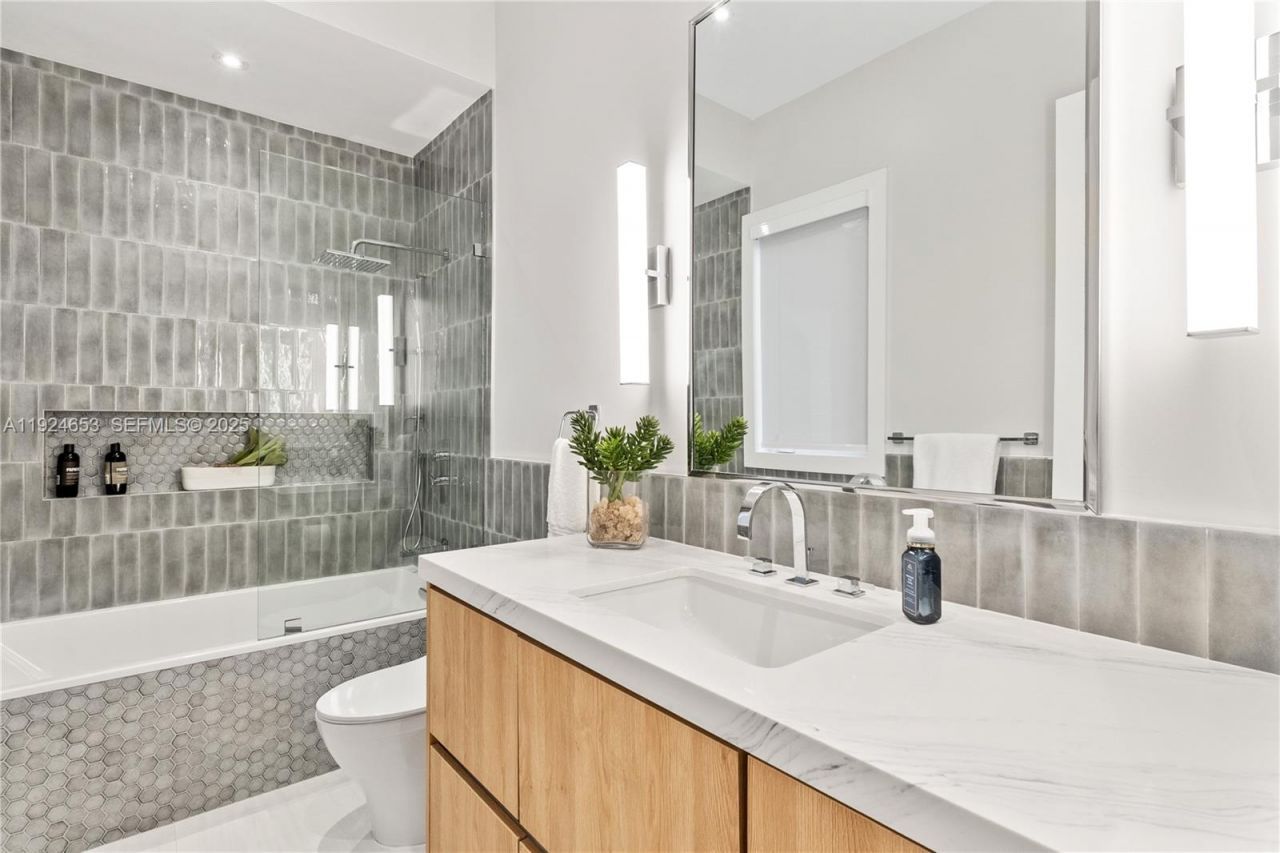 6080 SW 104th St, Pinecrest, FL 33156 Photo