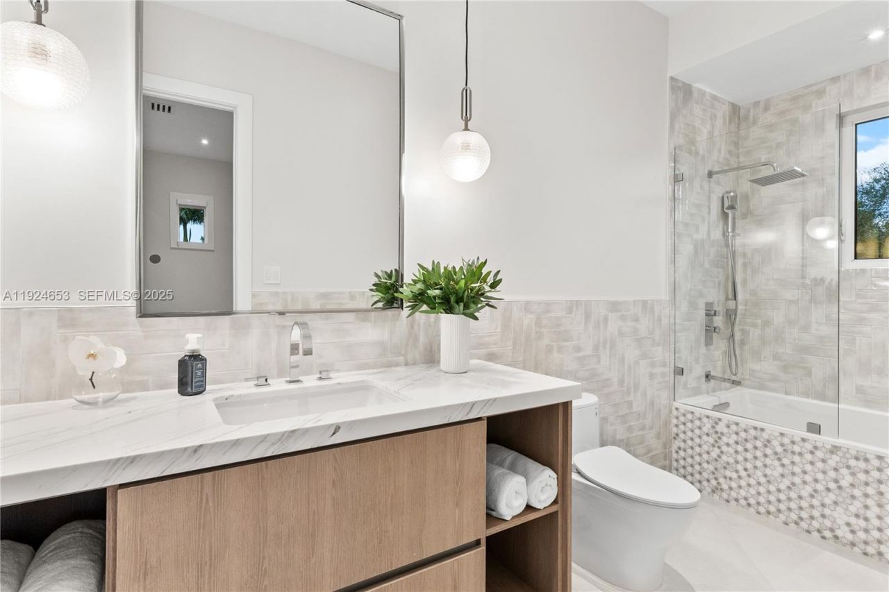 6080 SW 104th St, Pinecrest, FL 33156 Photo