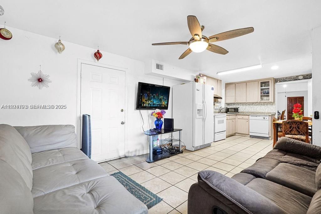 911 E 9th Pl, Hialeah, FL 33010 Photo