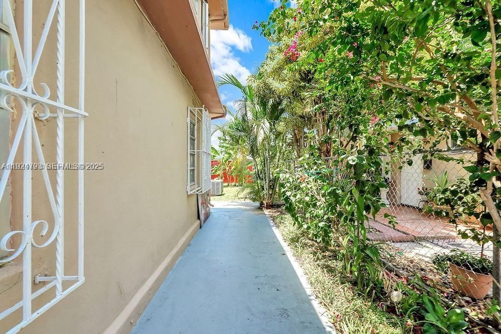 911 E 9th Pl, Hialeah, FL 33010 Photo