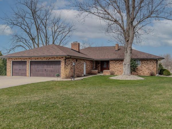 1116 Erin Court, Middlebury, IN 46540