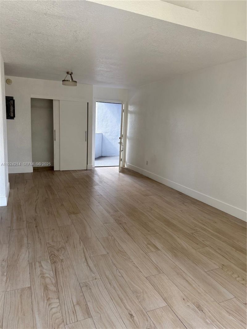 100 Fontainebleau Blvd, Unit 403, Miami, FL 33172 Photo