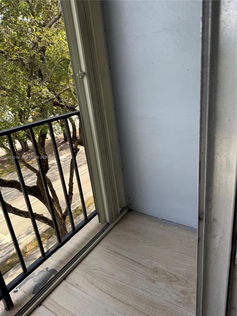 100 Fontainebleau Blvd, Unit 403, Miami, FL 33172 Photo