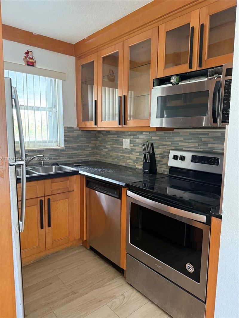 100 Fontainebleau Blvd, Unit 403, Miami, FL 33172 Photo