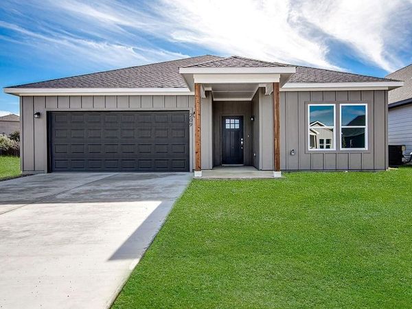 209 Lead Creek Drive, Fort Worth, TX 76131