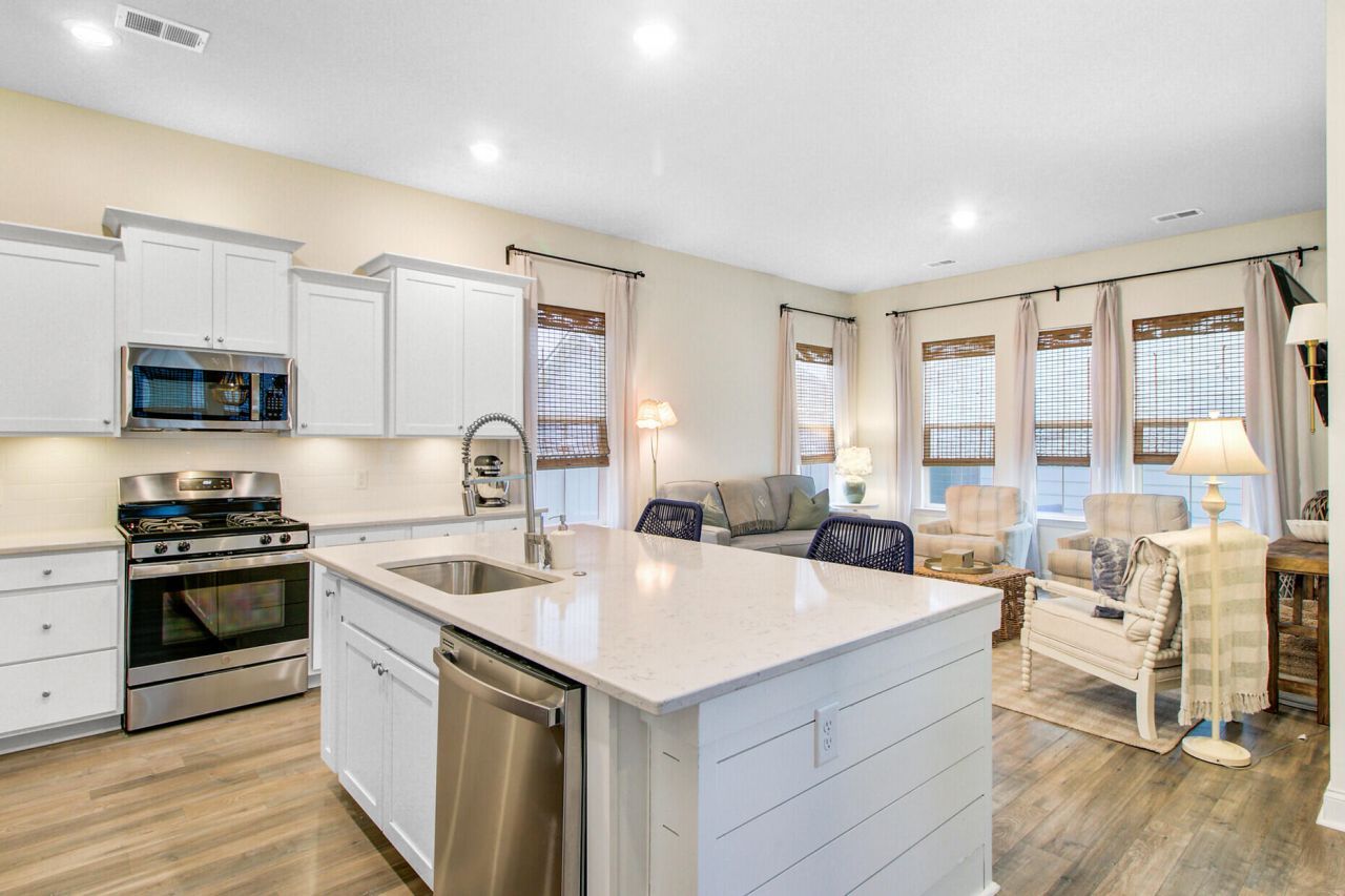 505 N Commodore Way Photo 11