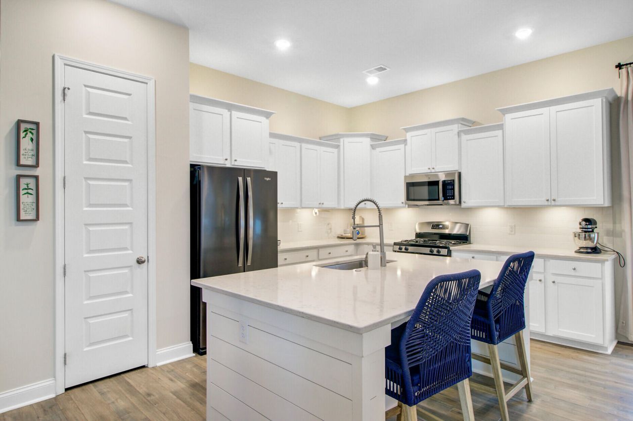 505 N Commodore Way Photo 12