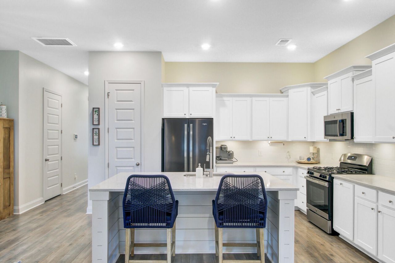 505 N Commodore Way Photo 13