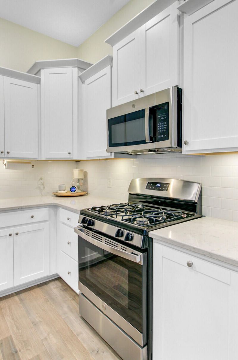 505 N Commodore Way Photo 14