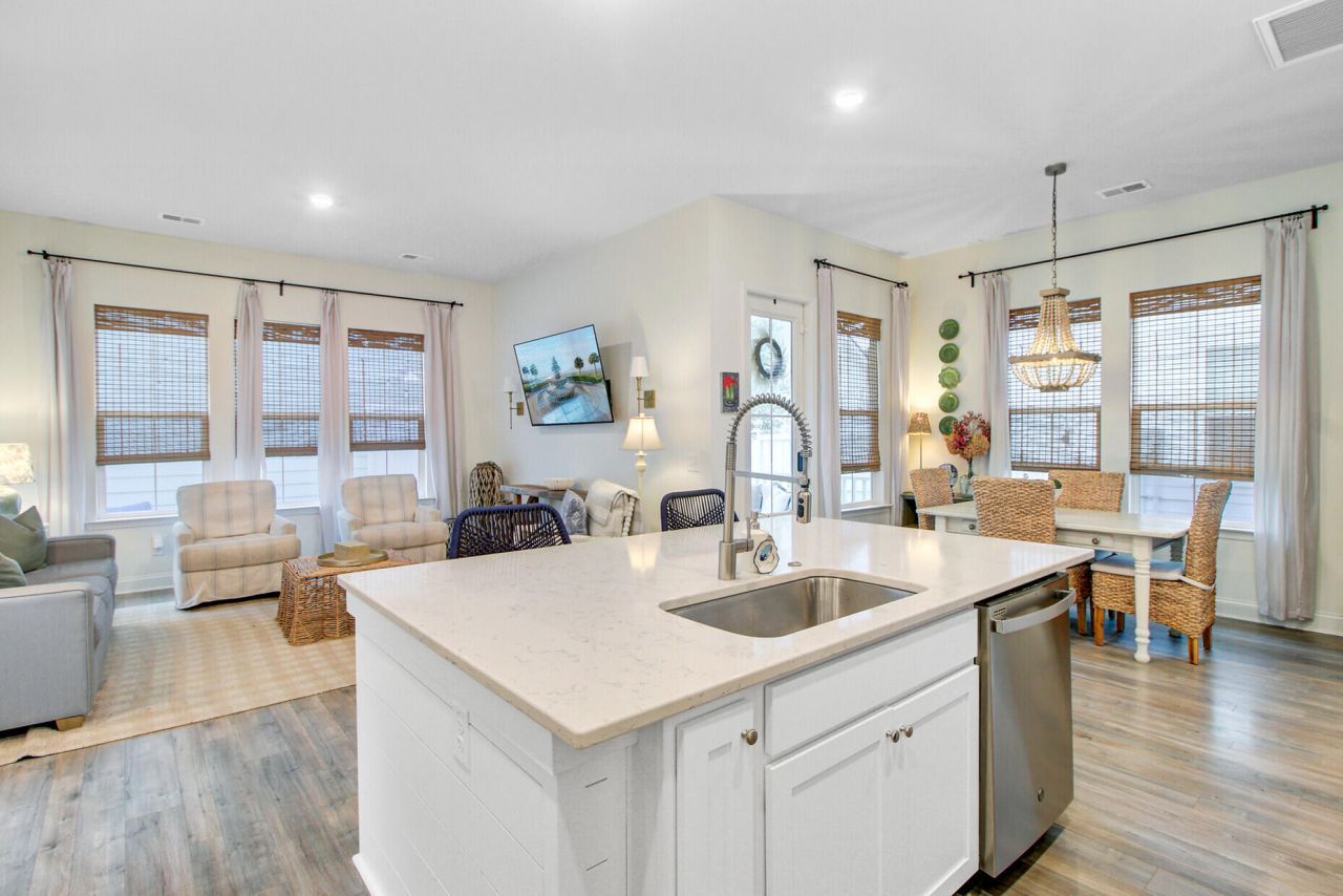 505 N Commodore Way Photo 15