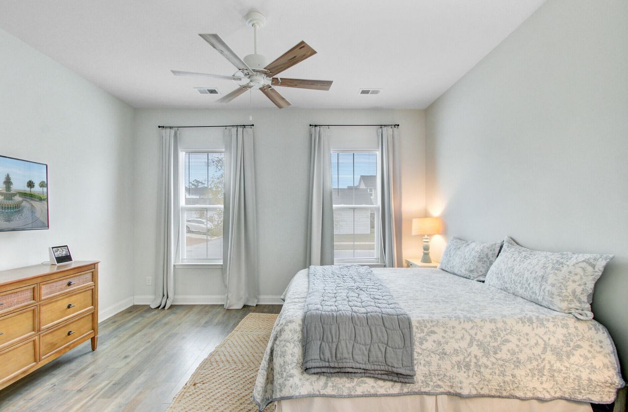 505 N Commodore Way Photo 22