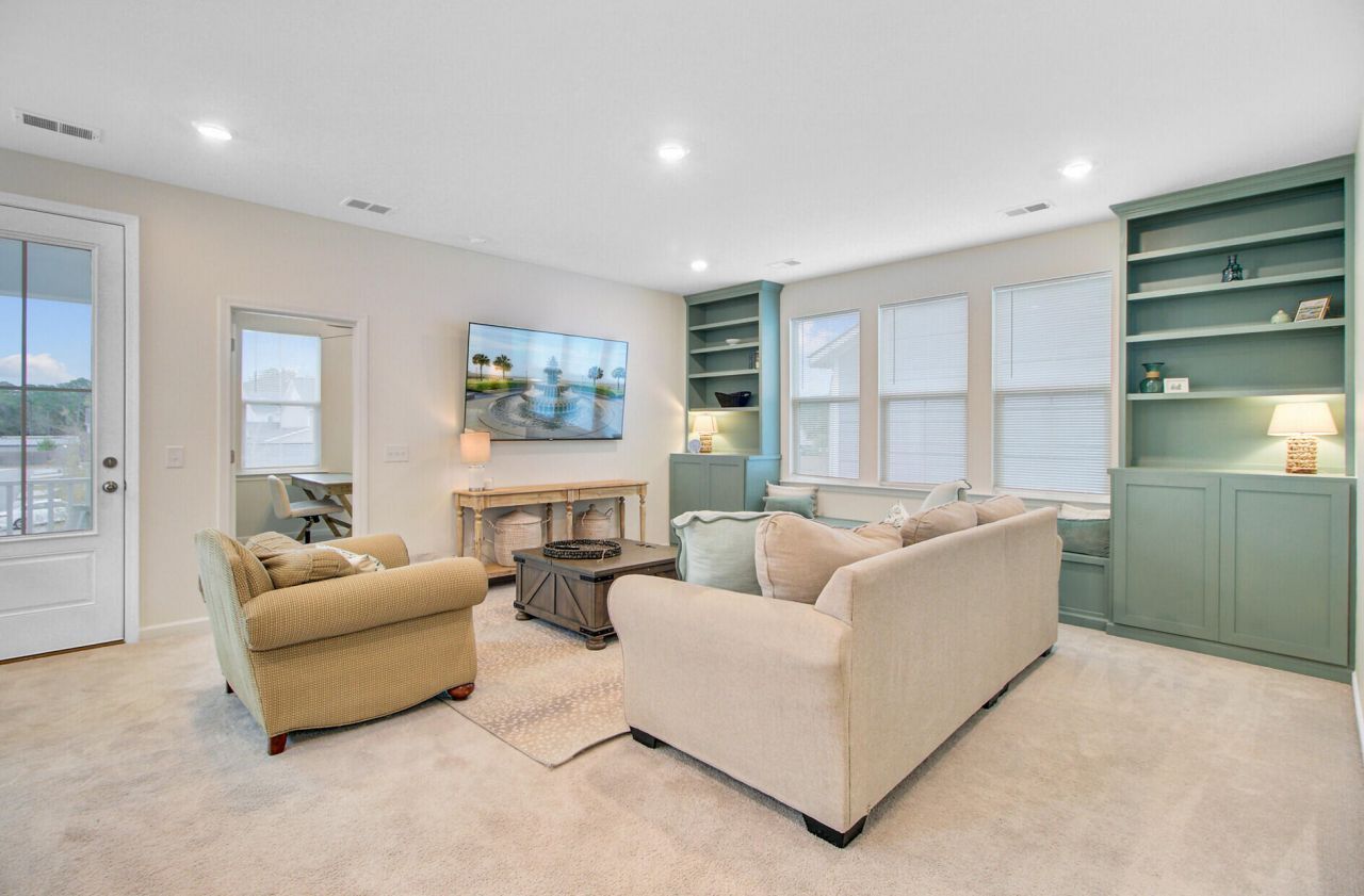 505 N Commodore Way Photo 32