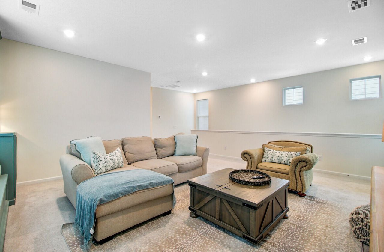 505 N Commodore Way Photo 33