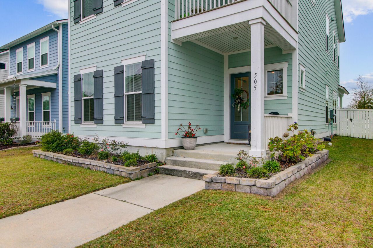 505 N Commodore Way Photo 4