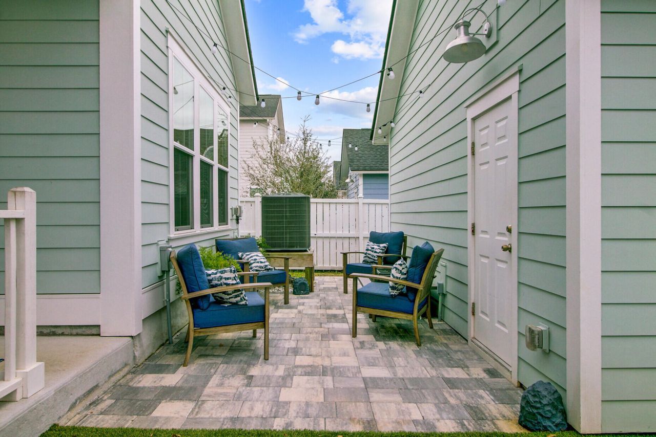 505 N Commodore Way Photo 44