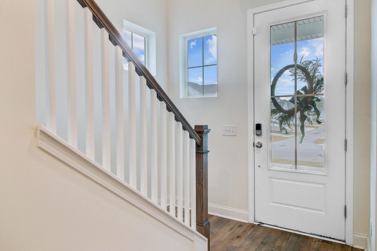 505 N Commodore Way Photo 7