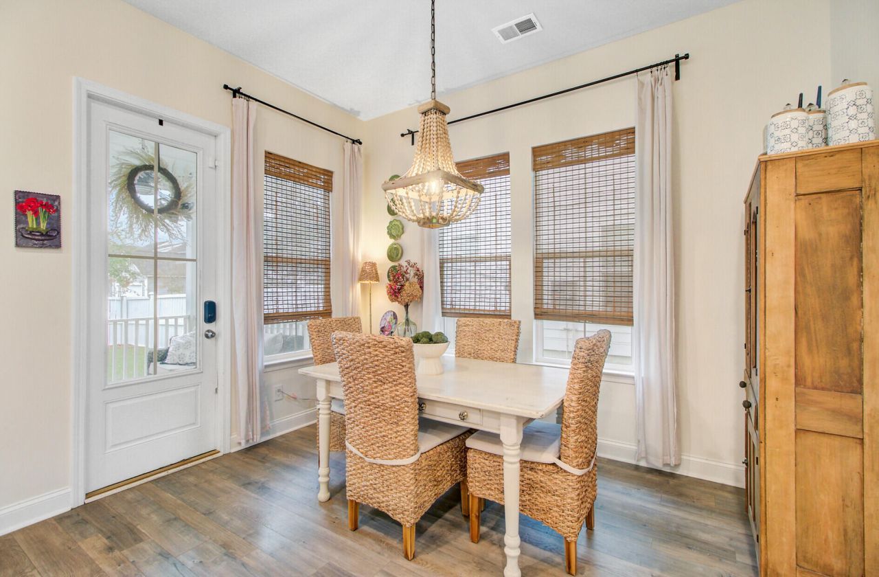 505 N Commodore Way Photo 8