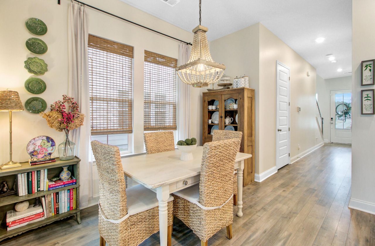 505 N Commodore Way Photo 9