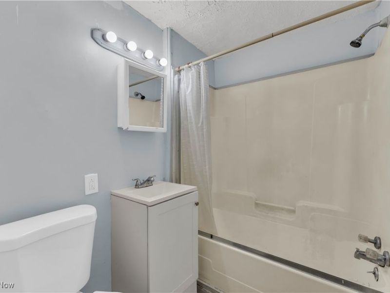 8006 Maryland Avenue, Cleveland, OH 44105 Photo 15