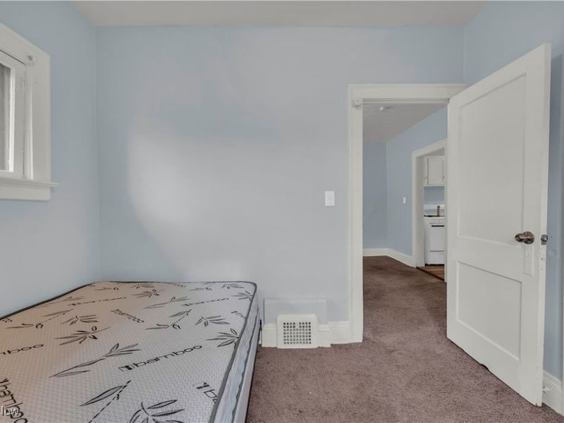 8006 Maryland Avenue, Cleveland, OH 44105 Photo 28