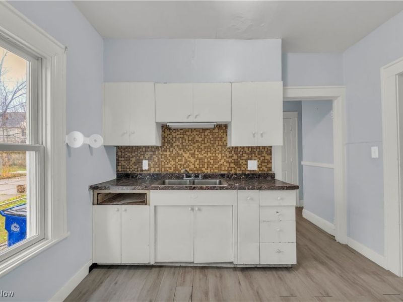 8006 Maryland Avenue, Cleveland, OH 44105 Photo 7