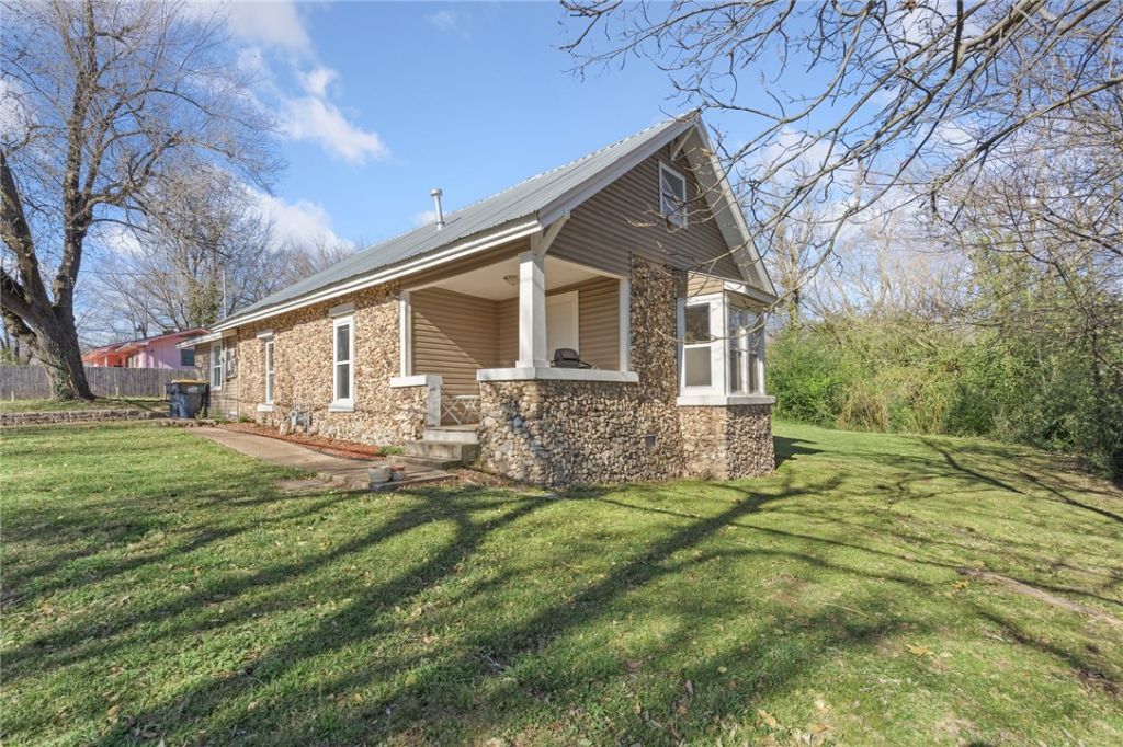 627 S Sherman Avenue, Harrison, AR 72601 Main Photo