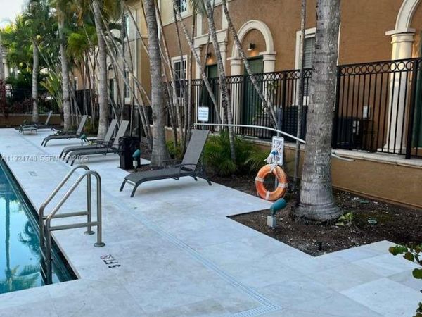 2891 NE 185th St, Unit 1006, Aventura, FL 33180