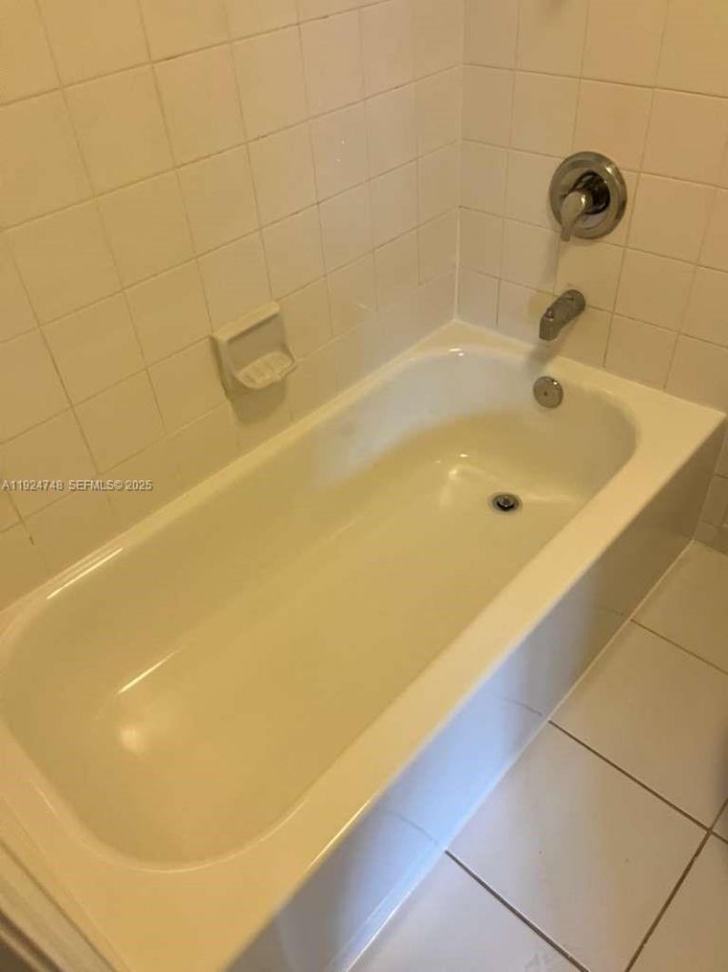 2891 NE 185th St, Unit 1006, Aventura, FL 33180 Photo