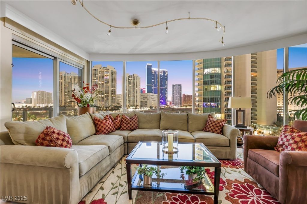 322 Karen Avenue, Unit 608, Las Vegas, NV 89109 Main Photo