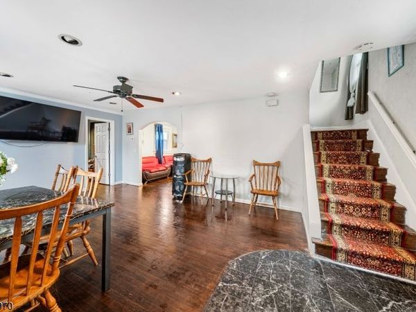 160 W Colfax Ave, Roselle Park, NJ 07204