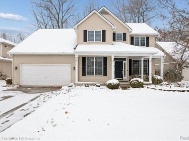 1089 Gallop Lane, South Lyon, MI 48178