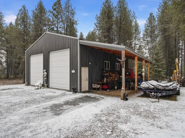 10621 N Whispering Pines Ln, Elk, WA 99009