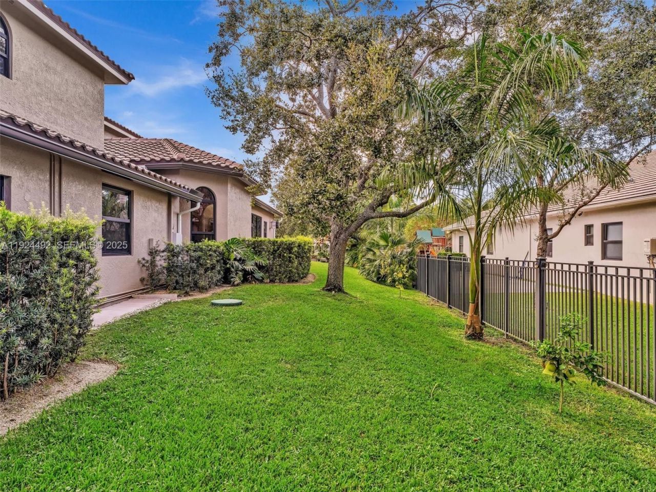 1021 NW 115th Ave, Plantation, FL 33323 Photo