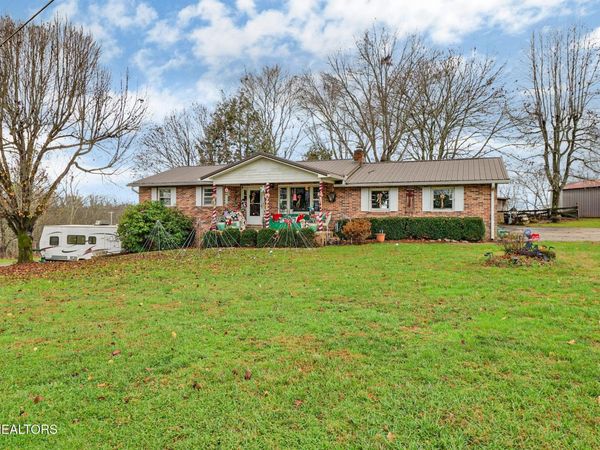2620 Deer Lodge Hwy, Deer Lodge, TN 37726