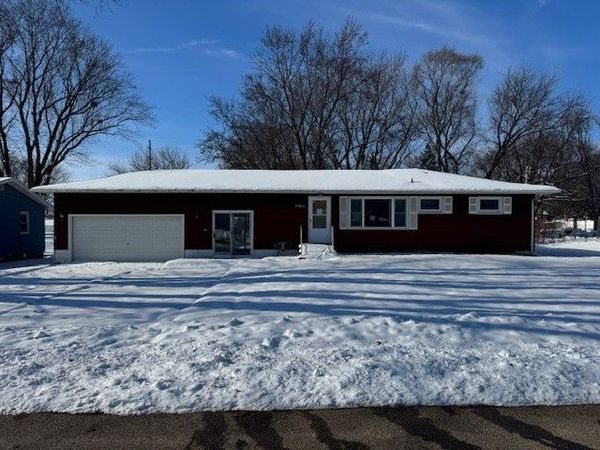 5462 Tucson Drive, Waterloo, IA 50702