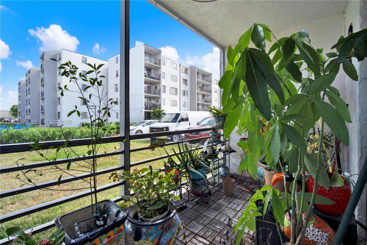 14195 SW 87th St, Unit B115, Miami, FL 33183 Photo