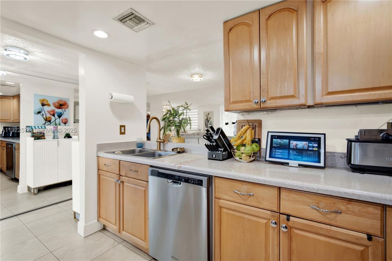 14195 SW 87th St, Unit B115, Miami, FL 33183 Photo