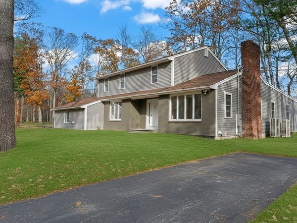 32 Laurel Ln, Raynham, MA 02767
