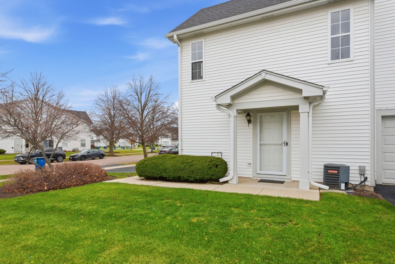 2413 Dickens Drive, Aurora, IL 60503 Main Photo