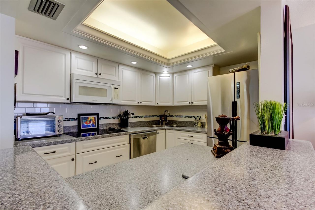 4900 Brittany Drive S, Unit 608, Saint Petersburg, FL 33715 Photo