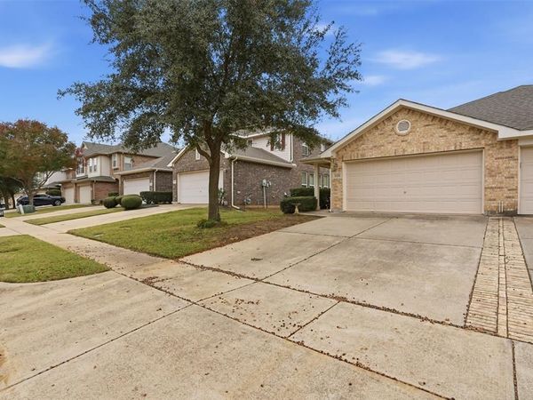 1425 Ravenwood Drive, Mansfield, TX 76063