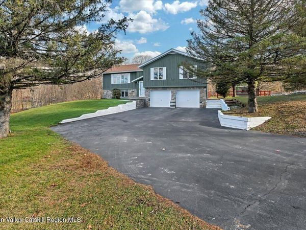 28 Hennett Road, Valatie, NY 12184