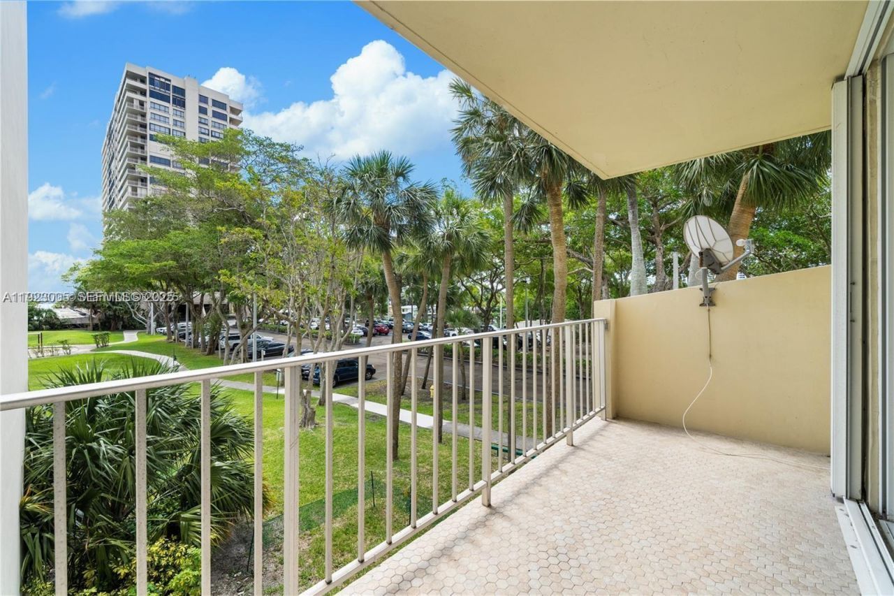 11111 Biscayne Blvd, Unit 227, Miami, FL 33181 Photo
