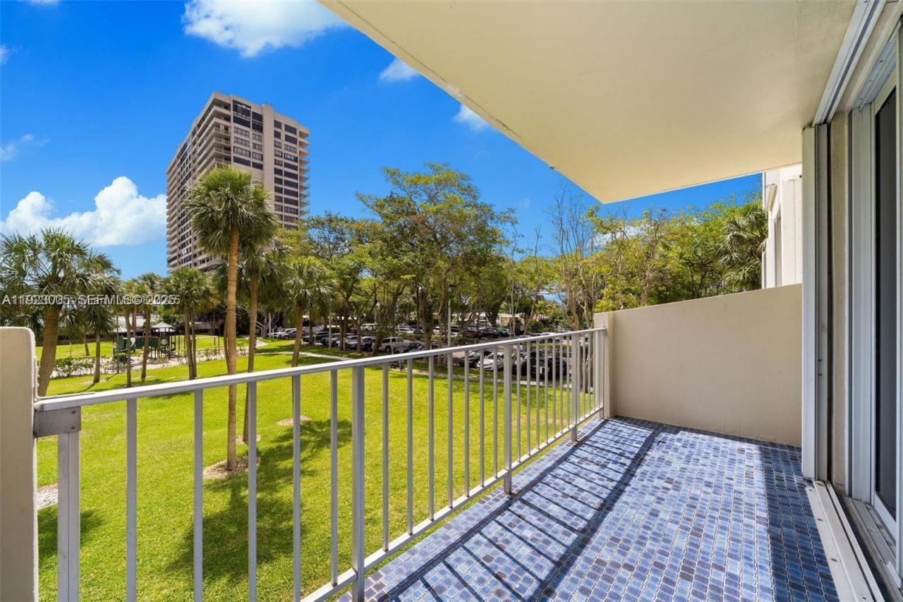 11111 Biscayne Blvd, Unit 227, Miami, FL 33181 Photo