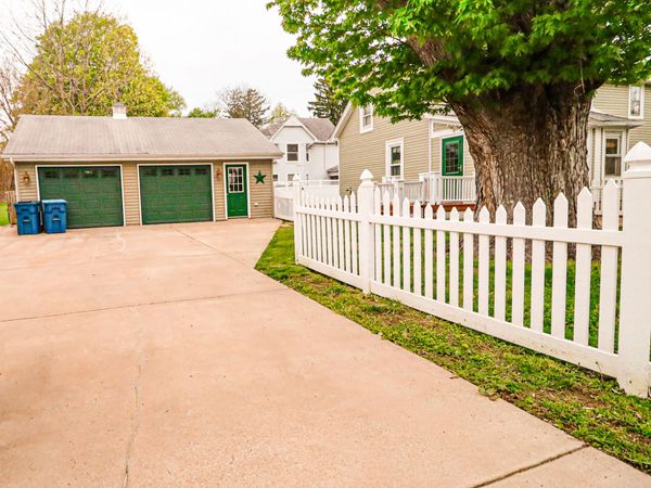 225 Jefferson Avenue, Chesterton, IN 46304